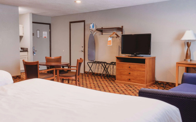 AmericInn by Wyndham Appleton Downtown