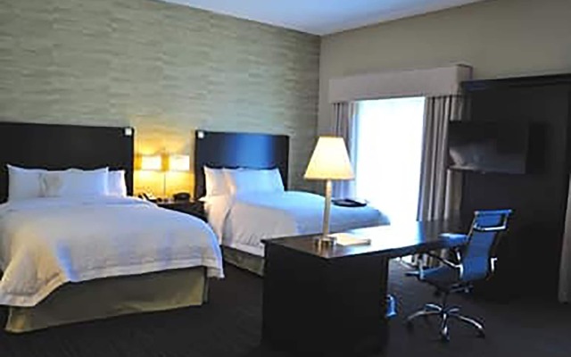 Hampton Inn & Suites Robbinsville