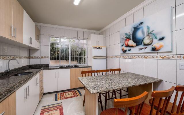 Linda casa de 2 andares c/churrasq RJG011