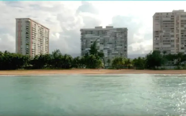 Breezy Beachfront apt. View of Paradise