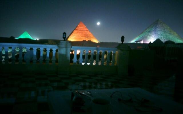 Royal pyramids Inn