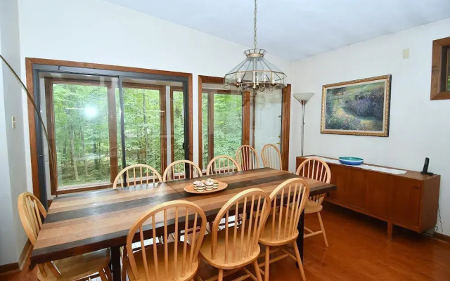 Dogwood Knoll - Wooded Escape