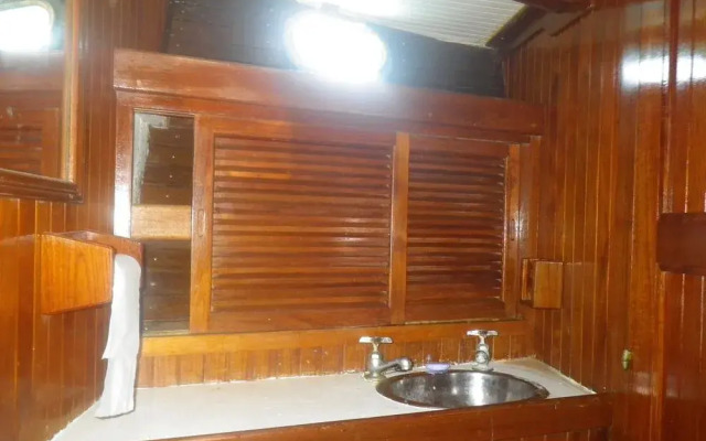 Culebra Bed & Breakfast on a Boat