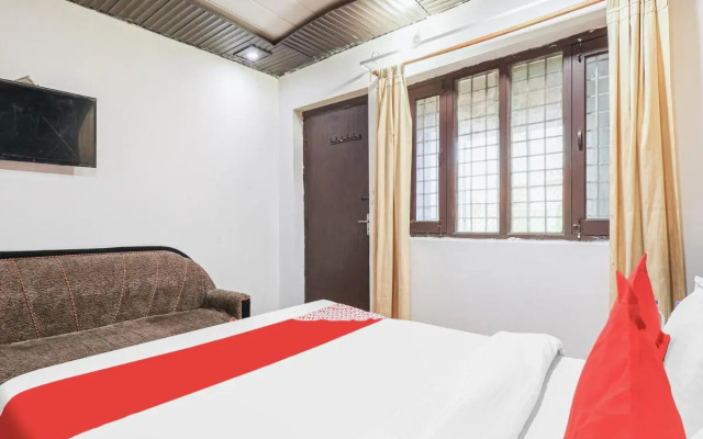 OYO Flagship 86242 Aum Hotel