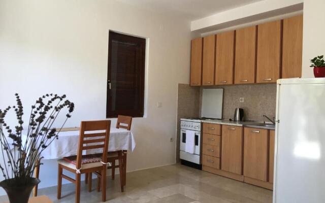 Private studio apartment with a garden and a terrace