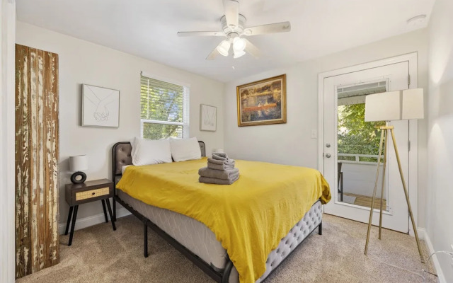 Charming Home in Heart of Downtown Pet Friendly!