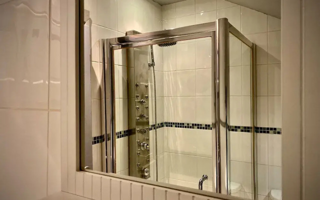 Captivating 4-bed Hot Tub House in Blackpool