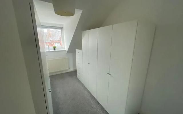 Stylish Two Bedroom Apartment in Leeds
