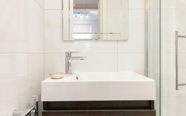 12 Helena Luxury Serviced Apartment