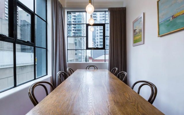 CYNTHIA, 2BDR Melbourne Apartment