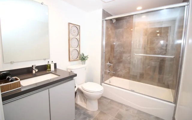 LA Luxury Suites Free Parking 2BD2BA