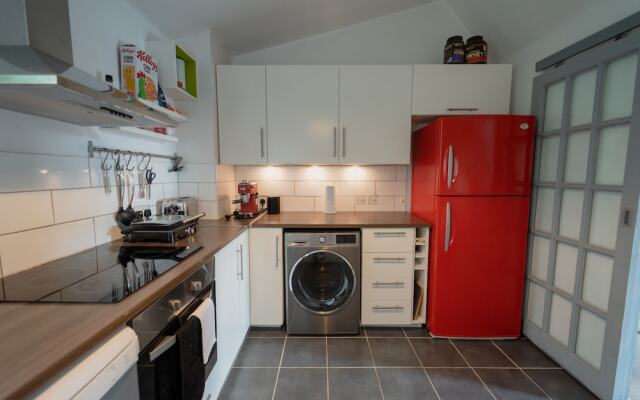 Modern 1 Bedroom Flat With Balcony Off Brixton Road