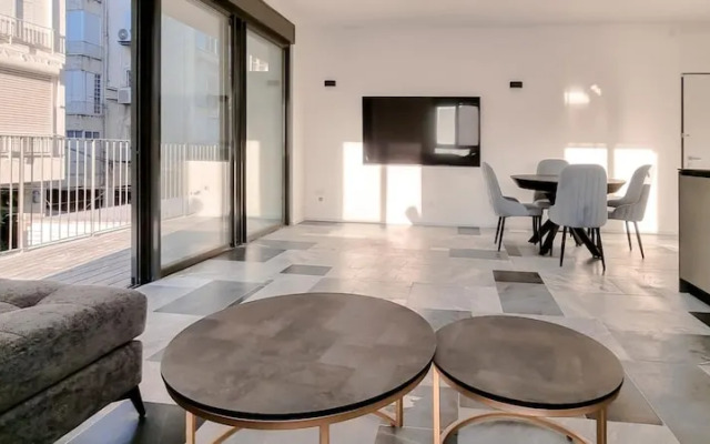 Matmon Cohen Quartz in Tel Aviv-yafo