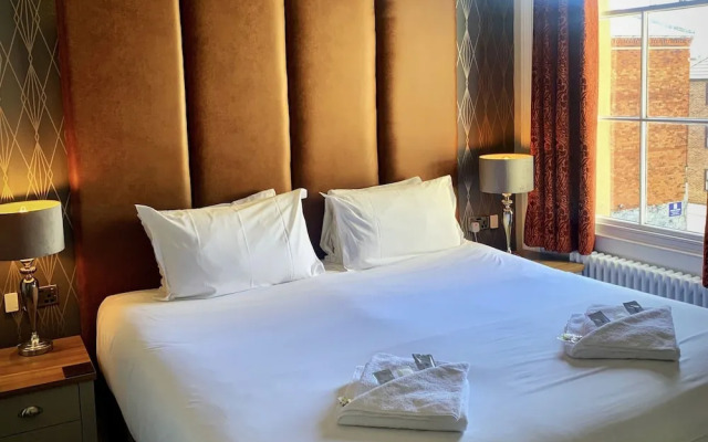 Marina Court Hotel
