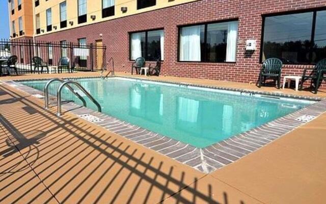 Comfort Inn & Suites Atoka-Millington