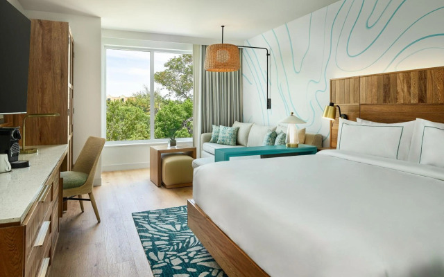 Faro Blanco Resort & Yacht Club Marathon, Curio by Hilton