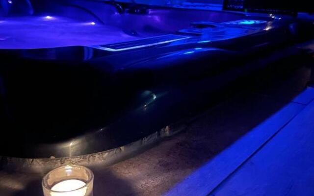 La suite Grenoble spa jacuzzi et sauna privatif