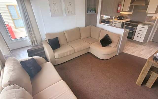 Golden Palm Getaway's PG143