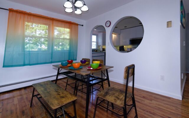Cheerful & Beautiful 3-Bedroom Ranch