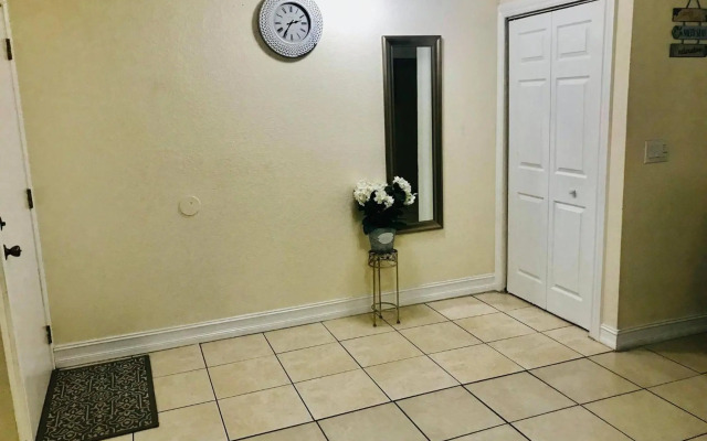 Spacious Condo close to Siesta