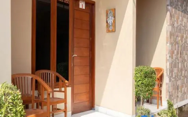 RedDoorz near Buleleng Harbour 2