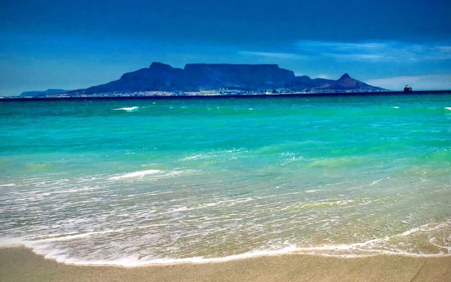 Sea Breeze Bloubergstrand