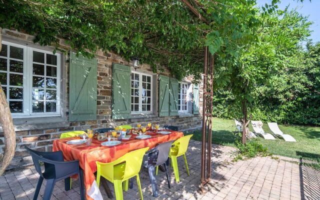 Cozy Holiday Home in Saint-Denis with Swimming Pool