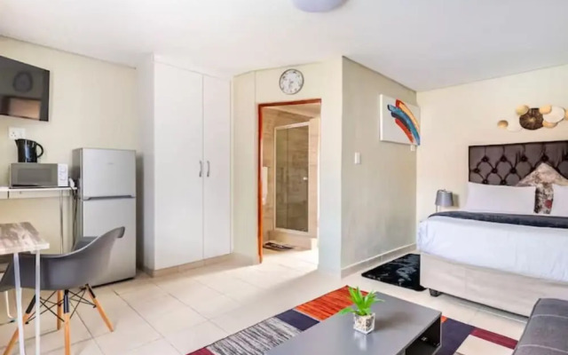 Emperor Lodge And Tours