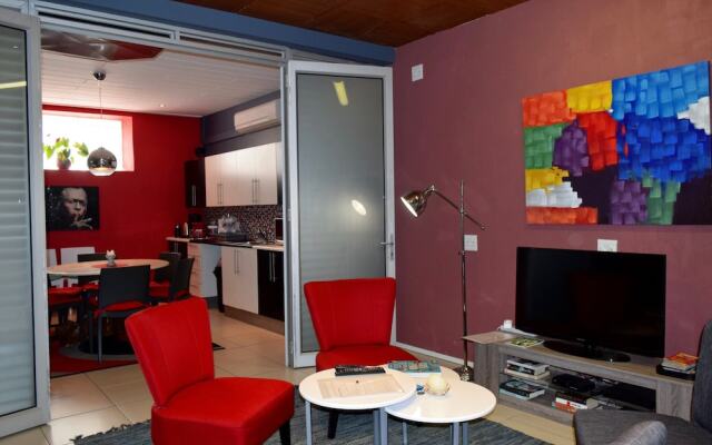 Modern 3 Bedroom Apartment in Central Cape Town