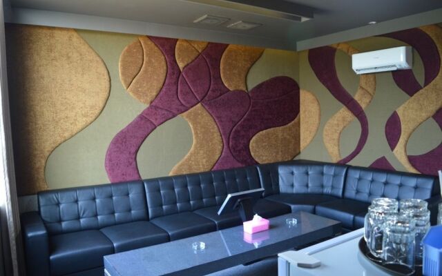 Studio Inn & Suites