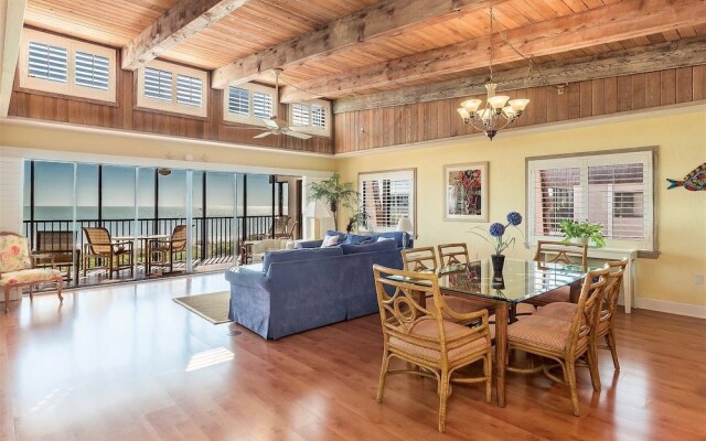 Shorewood Condos by Dream Vacation Rentals