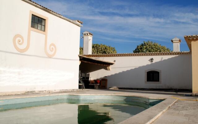 Villa With 2 Bedrooms in Alenquer, With Wonderful Mountain View, Priva