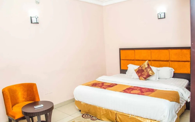 Royal Crest Hotel & Suites