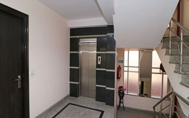 OYO 13299 Hotel Blue Pearl