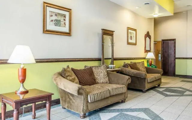 Econo Lodge Breezewood