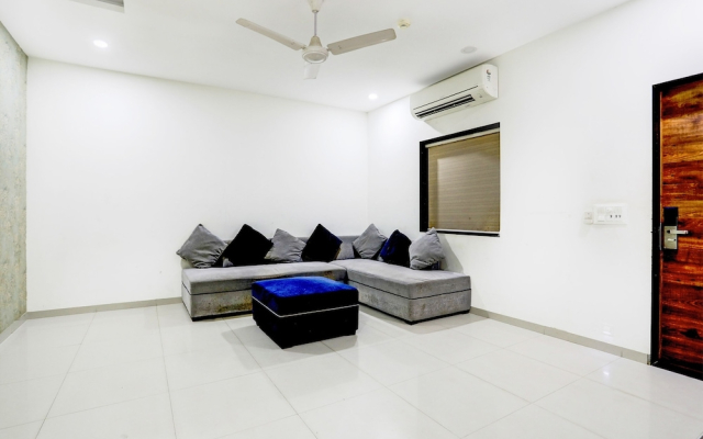 Fabhotel Maa Gayatri