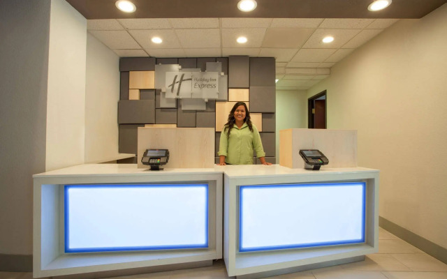Holiday Inn Express & Suites Davis - University Area by IHG