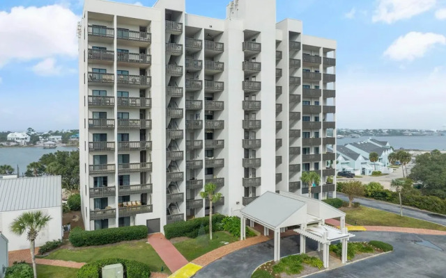 Shipwatch Riverside E104