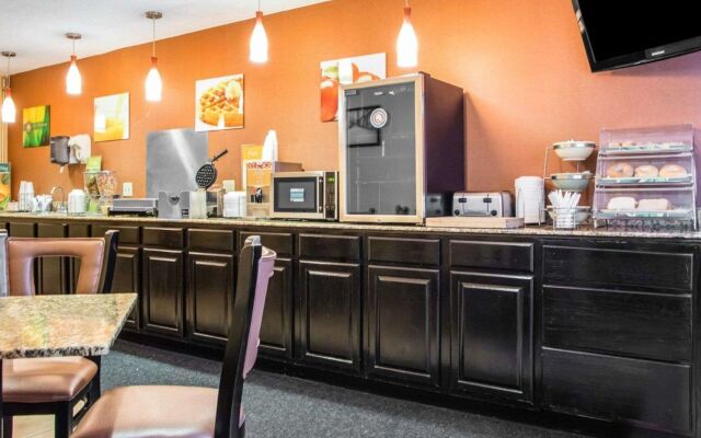 AmericInn by Wyndham Mosinee Central Wisconsin Airport