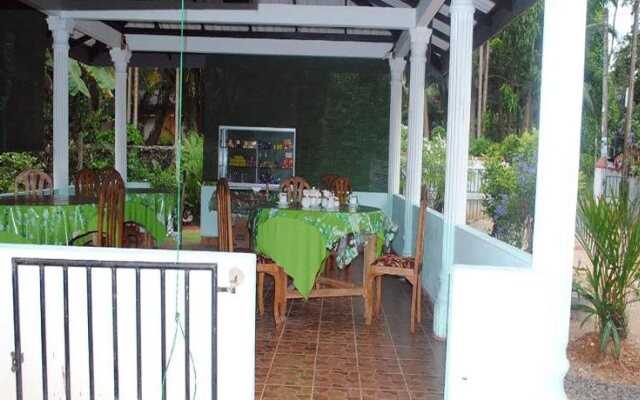 Dimuthu Tour Inn
