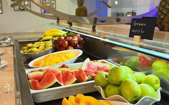 Ninos Grand Beach Hotel & Resort