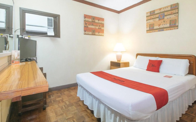 Broadway Court Apartelle