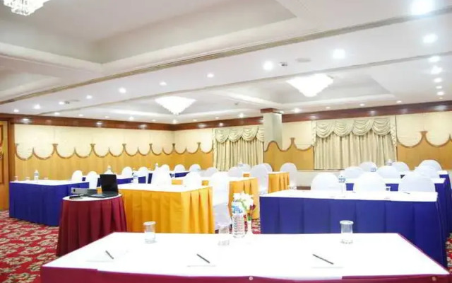 Hotel Ramada Raj Park