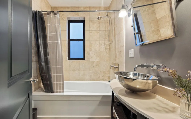 Wrigleyville Suites