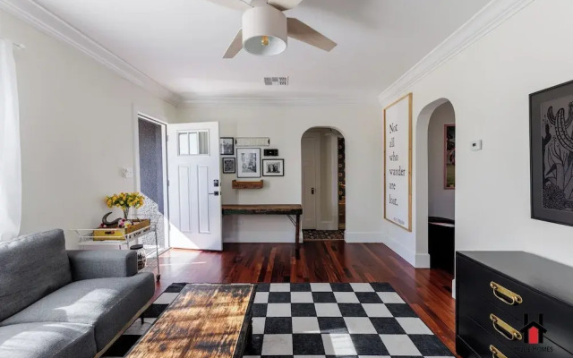 Remodeled 1920s Bungalow & Retro Casita