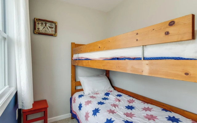 King Charles Avenue 1303