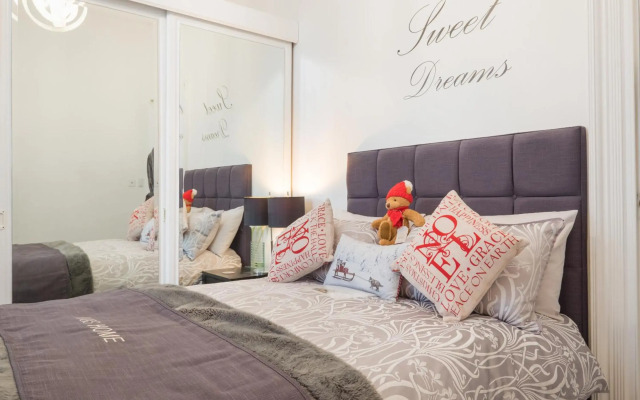 Marks At The Manor Luxury Riverside Apartments - Sleeps up to 4, with Parking and Sky TV