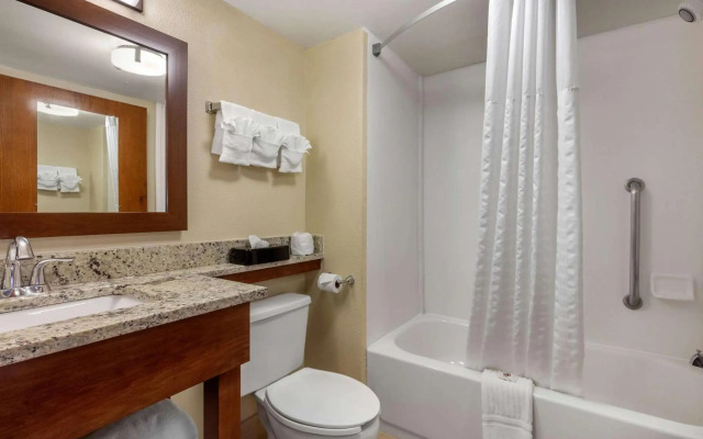 Comfort Inn & Suites Hamilton Place