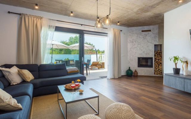 Villa Leonardo Vr Naveri