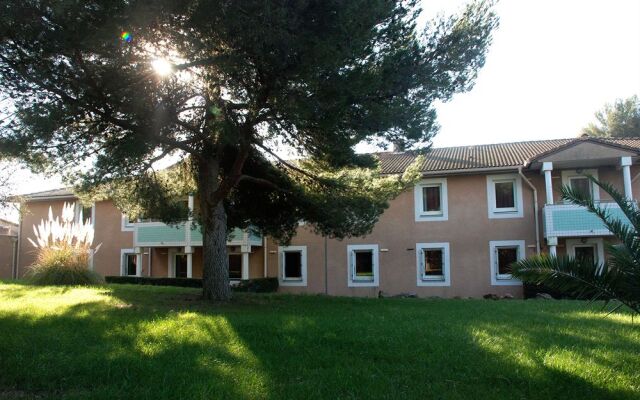 Arcadius Le Petit Hotel
